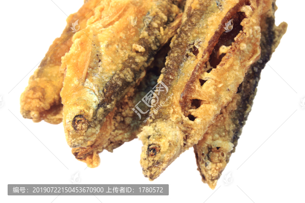 白色底上五只金黃色香脆可口的炸