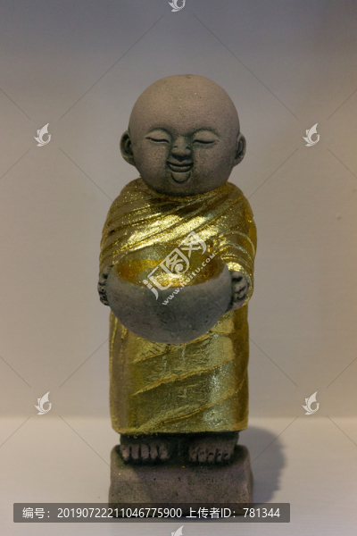和尚石塑燭臺(tái)