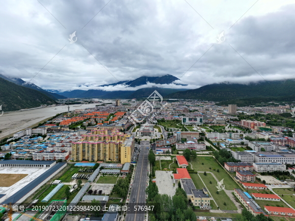 林芝市市區(qū)航拍1