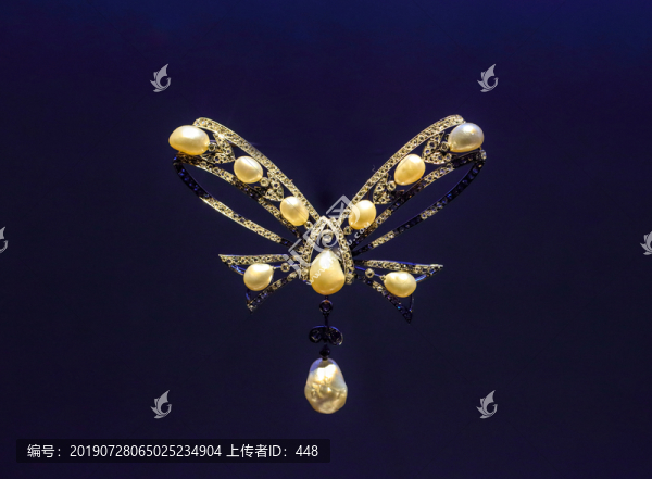 珍珠鑲鉆蝴蝶結