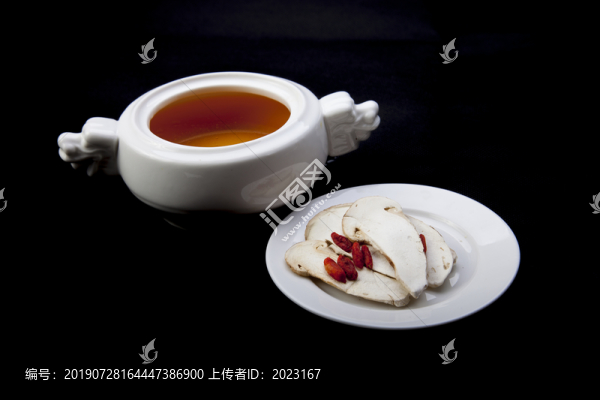 清湯雞燉松茸菌