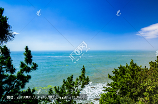 青島嶗山藍(lán)天白云高山大海