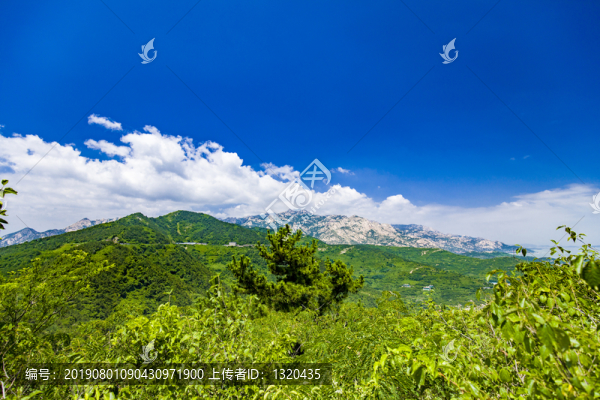 青島嶗山藍天白云高山大海