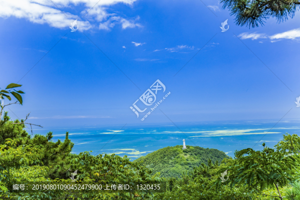 青島嶗山藍(lán)天白云高山大海