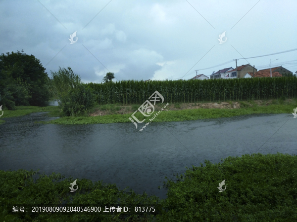 夏日暴雨鄉(xiāng)村