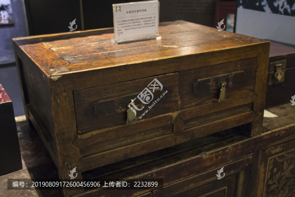 舊時(shí)私塾先生教學(xué)用桌