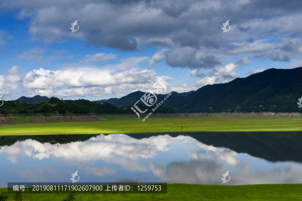 草原高山河流
