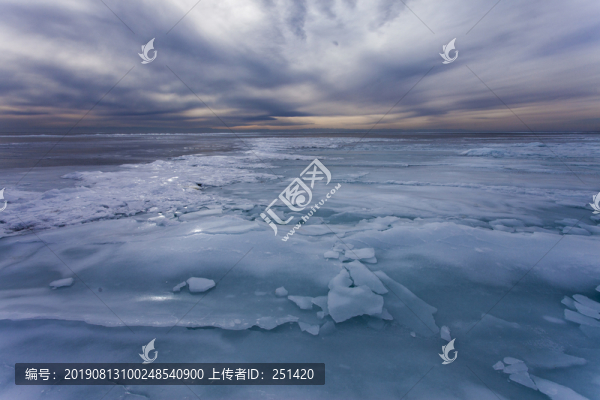 結冰的青海湖