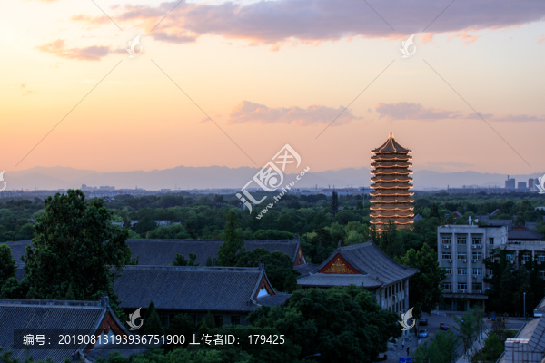 北大校園博雅塔晚霞
