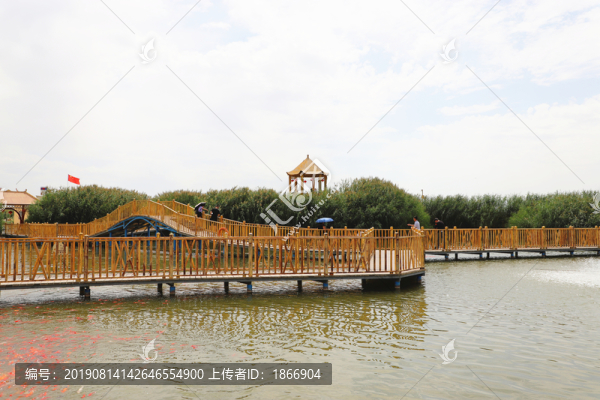 木橋棧道景色怡人