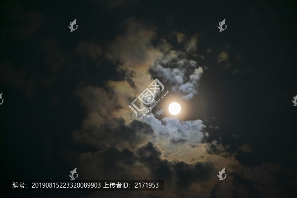 月