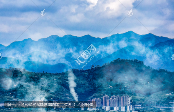 高山霧景