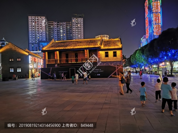 古建商業(yè)街夜景