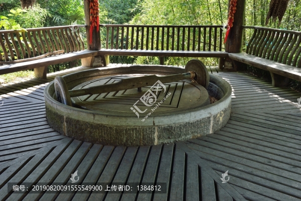神農(nóng)架風(fēng)光碾子