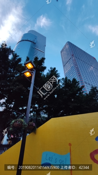 中天廣場(chǎng)中信樓下街燈