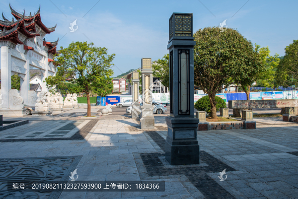 石柱路燈