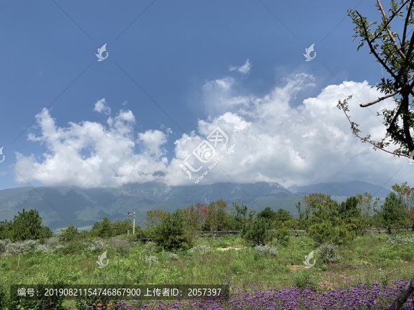 藍(lán)天白云