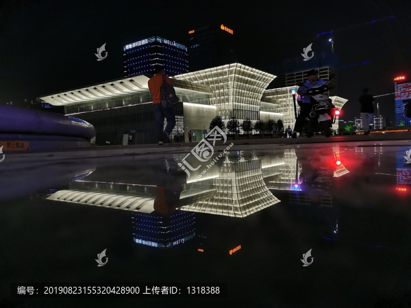濟(jì)南西站廣場夜景