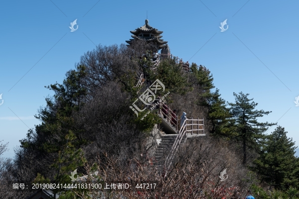 伏牛山脈主峰