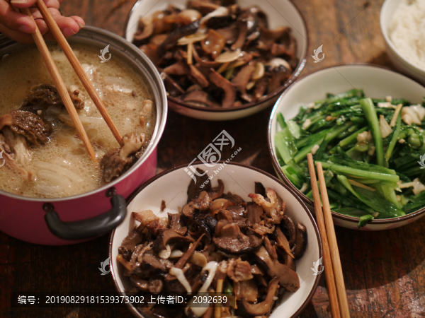 滋補(bǔ)美味羊肚菌湯鍋