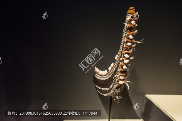 古祖古祖獨(dú)木舟船首雕塑