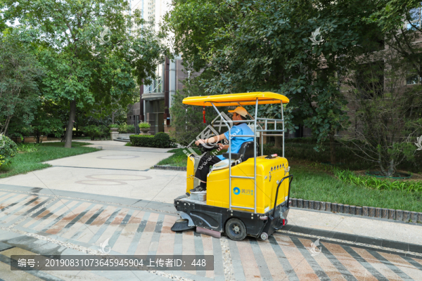 駕駛式掃地車