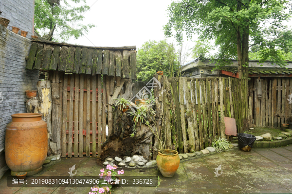 元通古鎮(zhèn)黃家大院的仿柴門庭院
