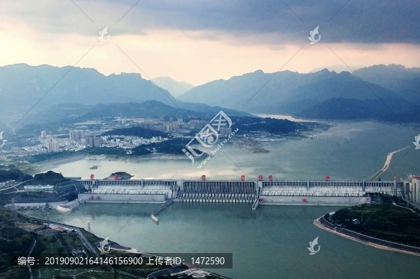 三峽大壩壩區(qū)的黃昏