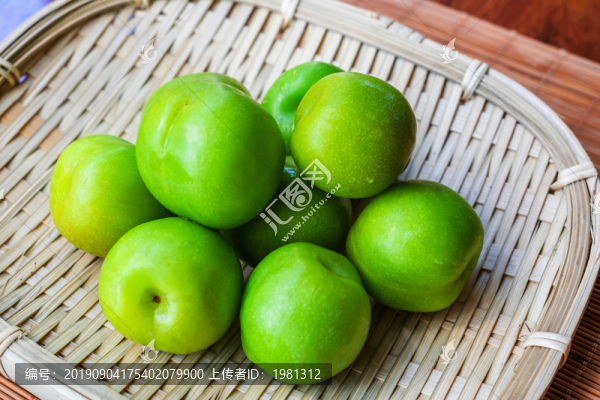 青脆李子