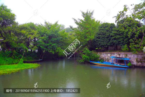 雨中小船