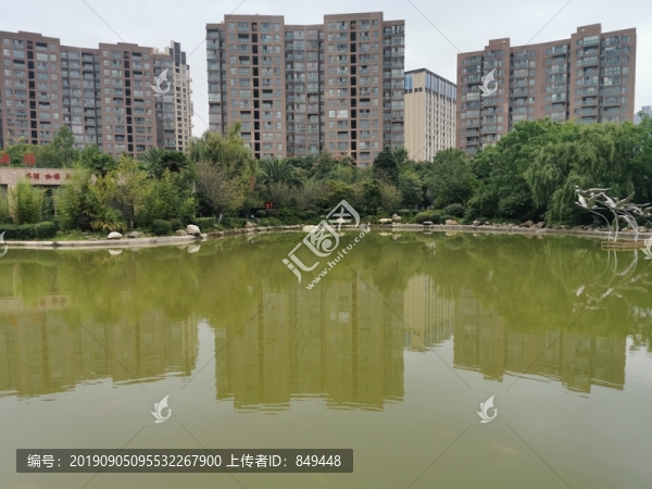 人工湖