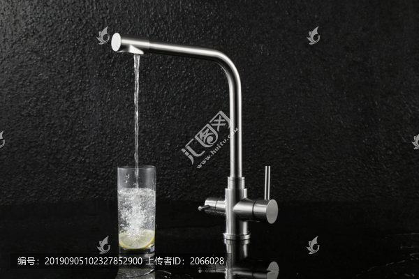 不銹鋼三水道水龍頭場(chǎng)景拍攝
