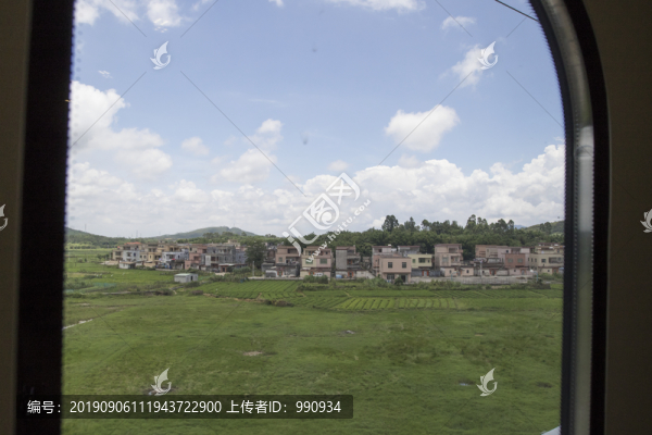 車窗外的鄉(xiāng)村