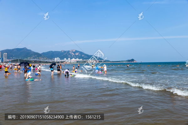 海邊嬉戲