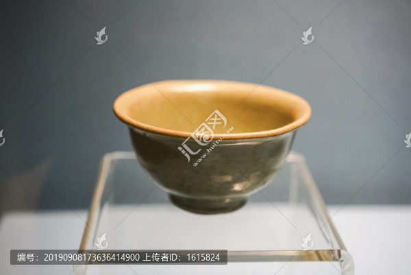景德鎮(zhèn)窯仿哥釉瓷碗