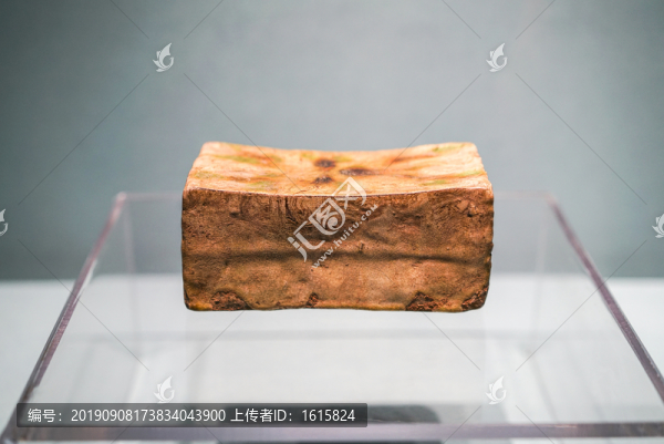 唐代絞釉錠形枕