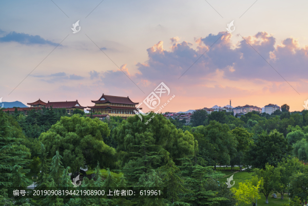 綠樹晚霞
