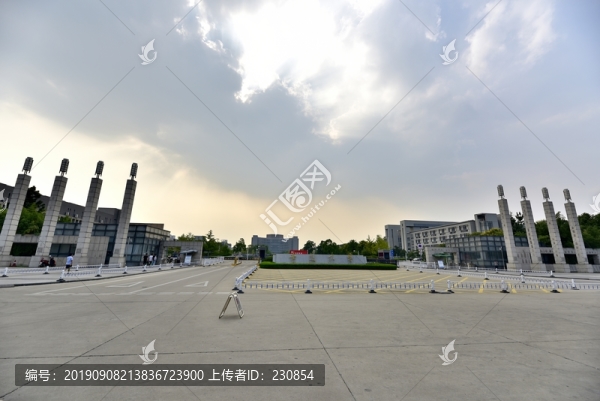 安徽大學(xué)大門
