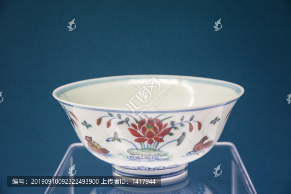 斗彩鴛鴦蓮池紋碗