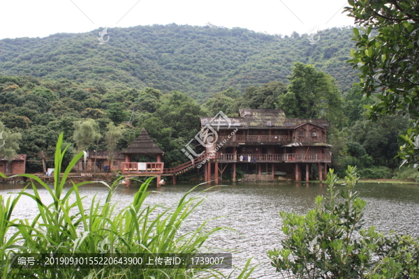 湖邊特色建筑