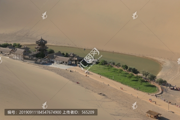鳴沙山月牙泉