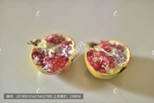 掰開(kāi)的石榴