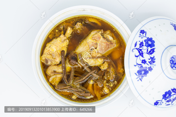茶樹菇雞湯