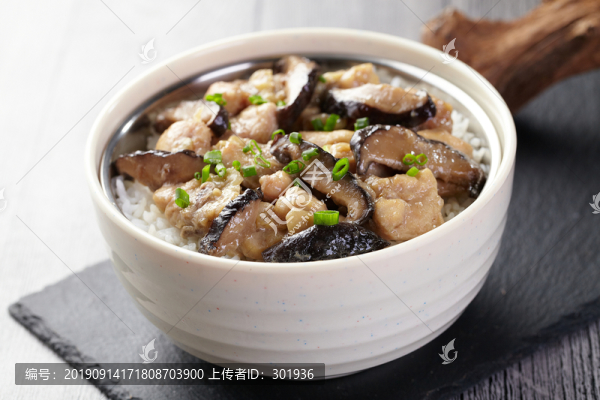 香菇炒肉飯