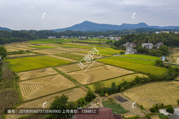 航拍秋天的大地