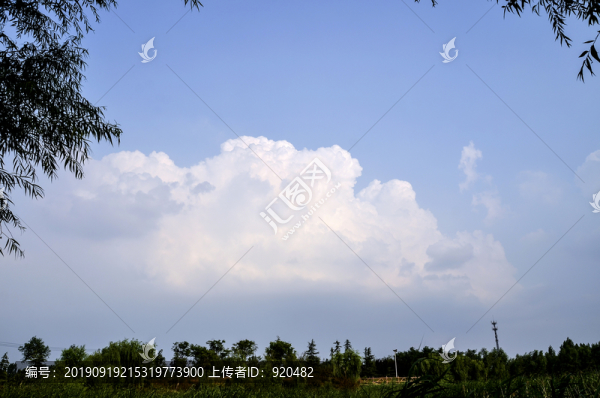 藍(lán)天白云
