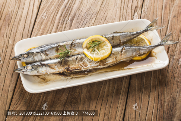 烤熟的秋刀魚
