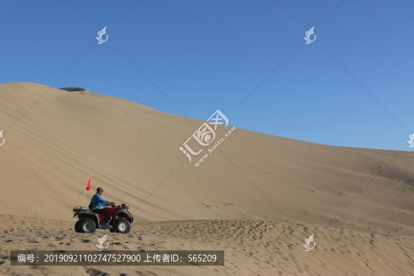鳴沙山月牙泉