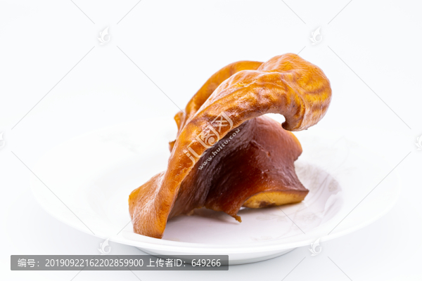 鹵耳朵