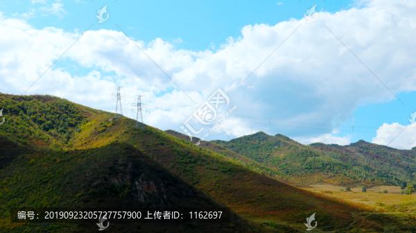 山峰秀色